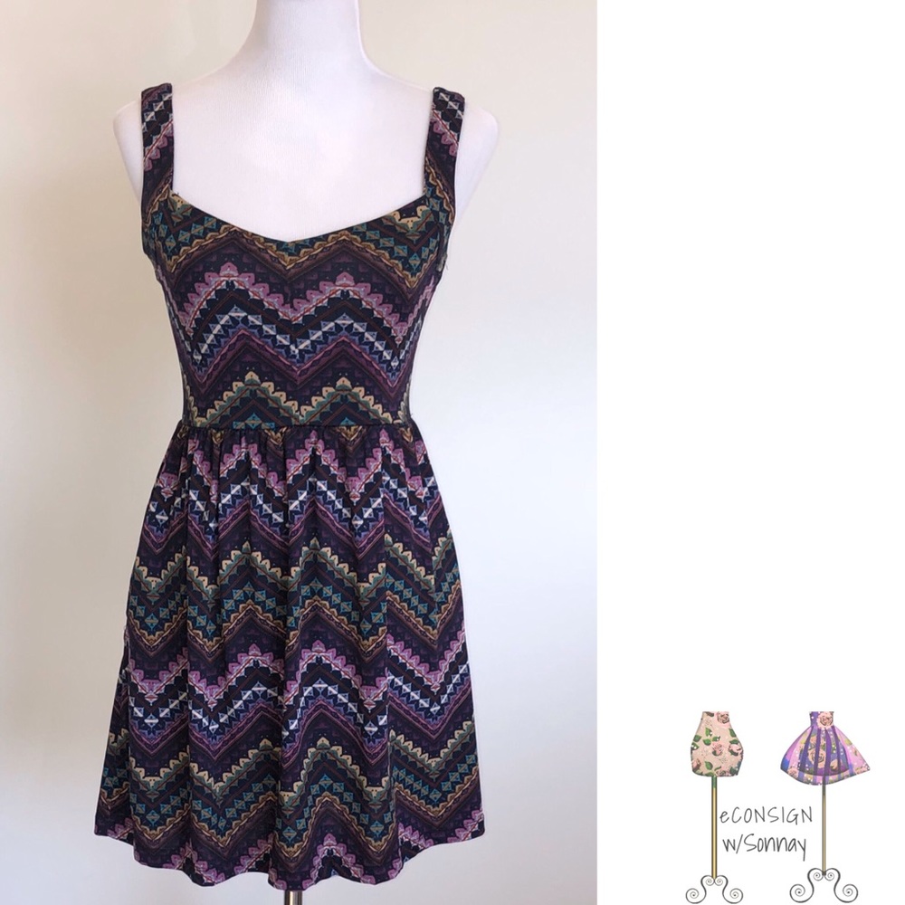 | Patterned Dress w/pockets | - Picture 2 of 3